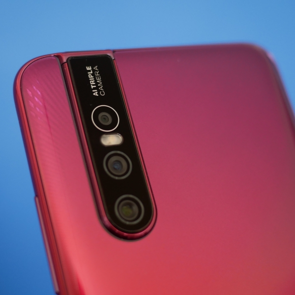 Обзор смартфона Vivo V15 Pro: с "выпрыгивающей" селфи-камерой Обзор смартфона Vivo V15 Pro: с "выпрыгивающей" селфи-камерой