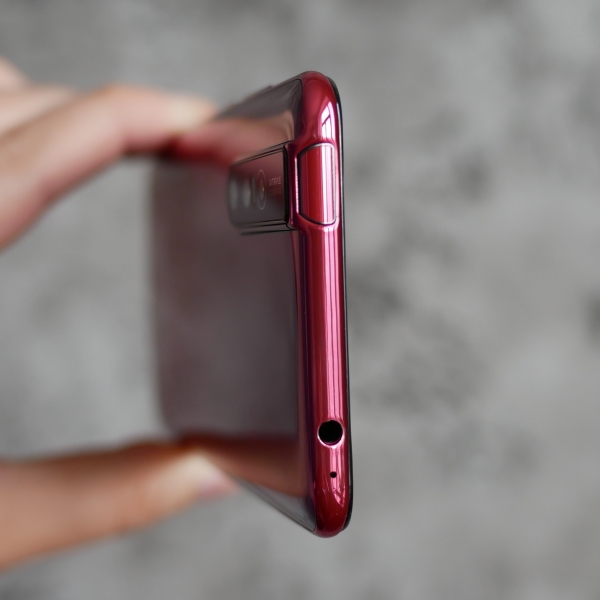 Обзор смартфона Vivo V15 Pro: с "выпрыгивающей" селфи-камерой Обзор смартфона Vivo V15 Pro: с "выпрыгивающей" селфи-камерой
